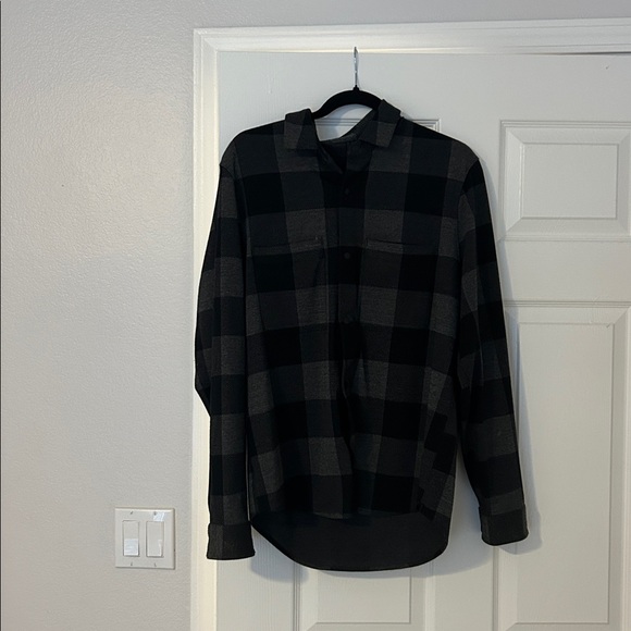 lululemon athletica Black and Gray Plaid Casual Button Down Shirt - Picture 1 of 2